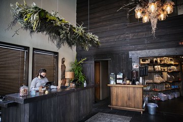 Check-in/check-out kiosk