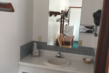 Bathroom sink
