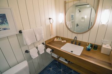 Bathroom sink