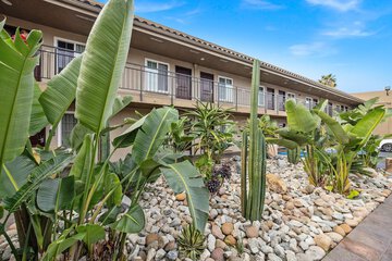 Econo Lodge Inn & Suites Escondido Downtown