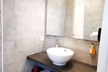 Bathroom sink