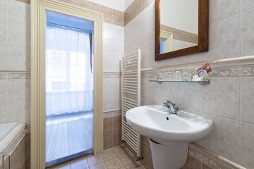 Bathroom sink