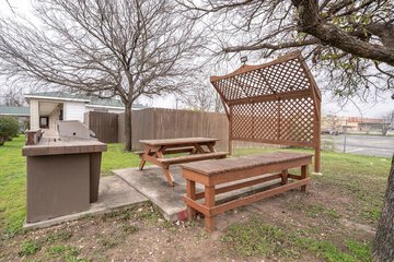 BBQ/picnic area