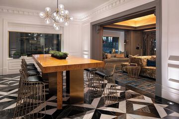 Lobby lounge