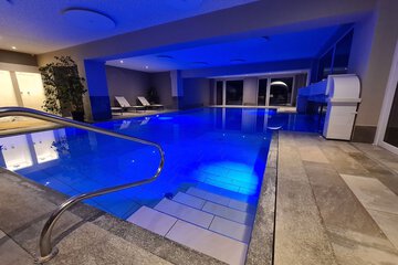 Indoor/outdoor pool