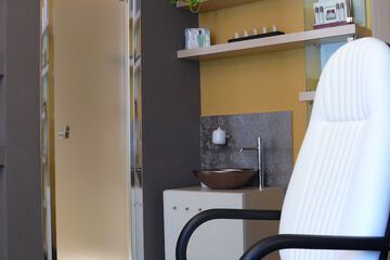 Nail salon
