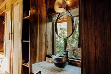 Bathroom sink