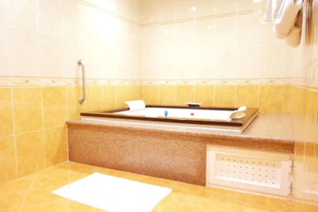Private spa tub