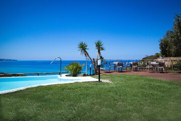 Infinity pool