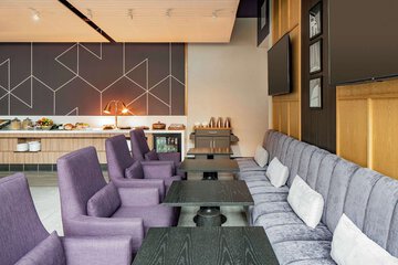Lounge 49 of 54