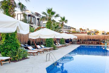 Infinity pool