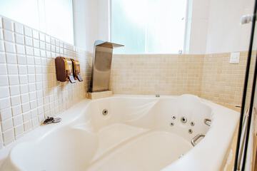 Private spa tub