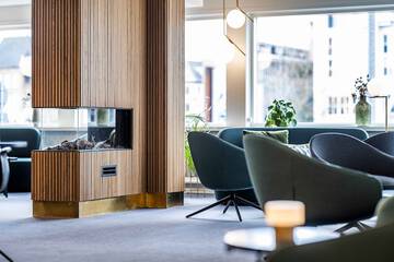 Lobby lounge