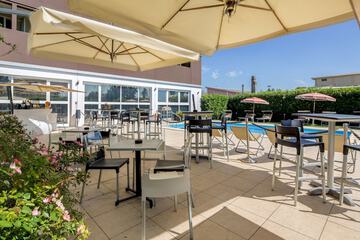 Poolside bar