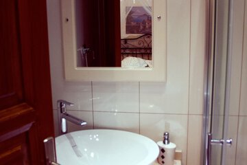 Bathroom sink
