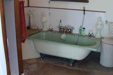 Deep Soaking Bathtub