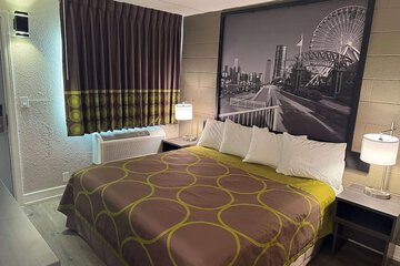 Room 7 of 9