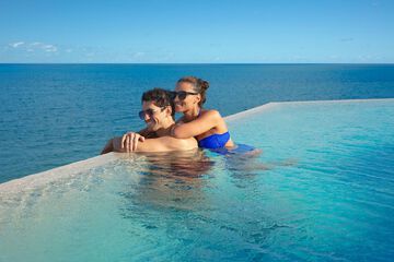 Infinity pool