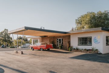 The Sapphire Motel