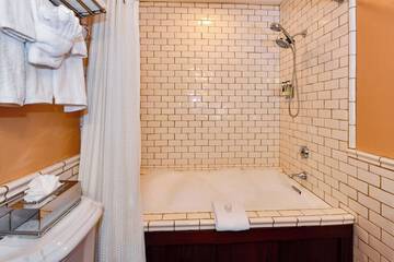 Jetted tub