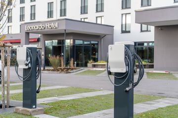 Electric vehicle charging station