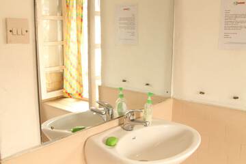 Bathroom sink