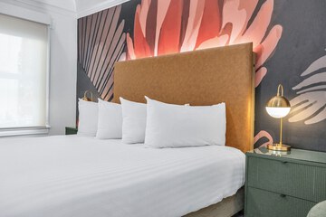 Room 45 of 100