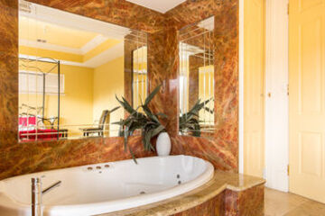 Deep Soaking Bathtub