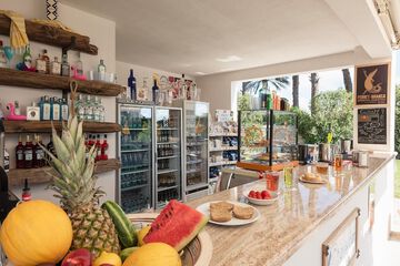 Poolside bar