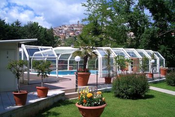 Indoor/outdoor pool