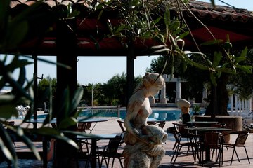 Poolside bar