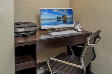 Business Center 36 of 36