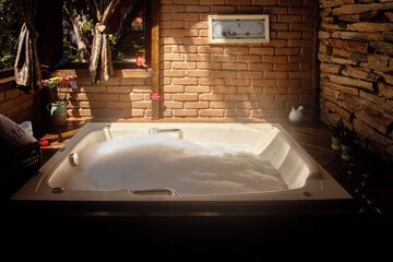 Jetted tub