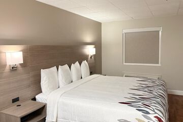 Red Roof Inn & Suites Swansea