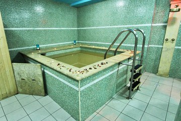 Indoor spa tub