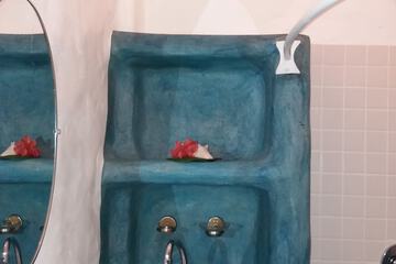 Bathroom sink