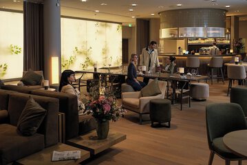 Lobby lounge
