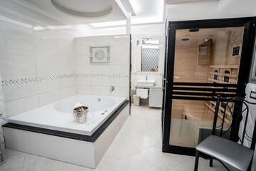 Jetted tub