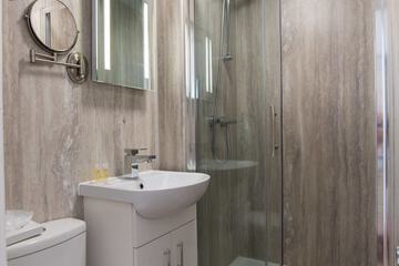 Bathroom shower
