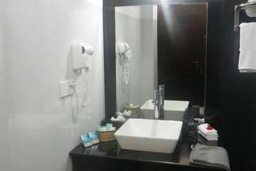 Bathroom sink