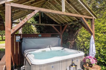 Private spa tub