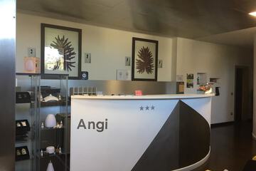 Concierge desk