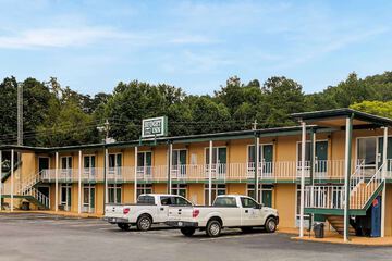 Hotel Exterior 26 of 28