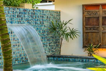 Pool waterfall