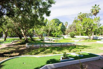 Mini-golf