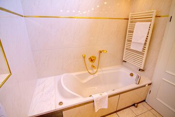 Jetted tub