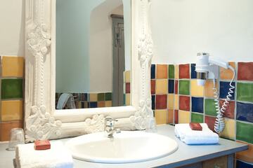 Bathroom sink
