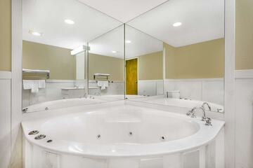 Jetted tub