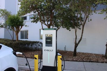 Electric vehicle charging station