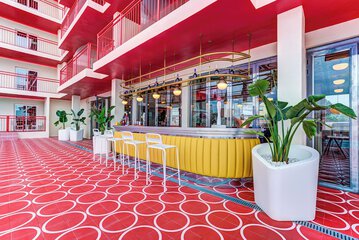 Poolside bar